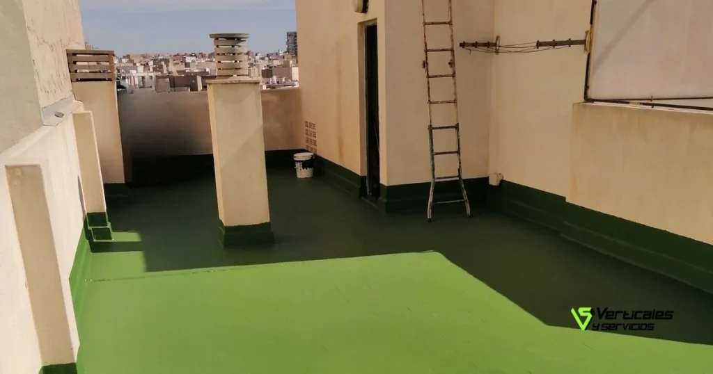 Cubierta de edificio trabajada con Verticales y Servicios.